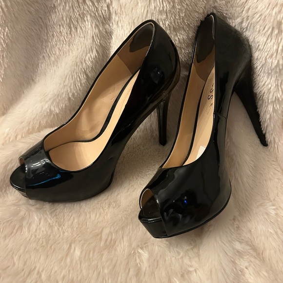 Guess brand black patent peep toe pumps - Picture 3 of 7